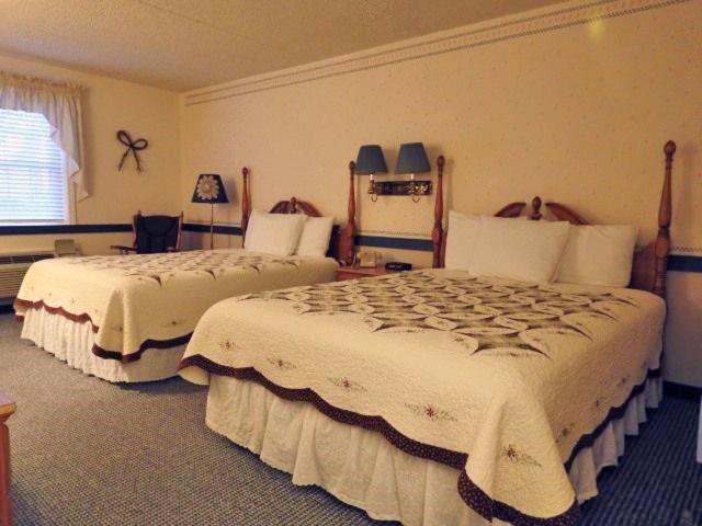 Country Living Inn Smoketown  Екстер'єр фото