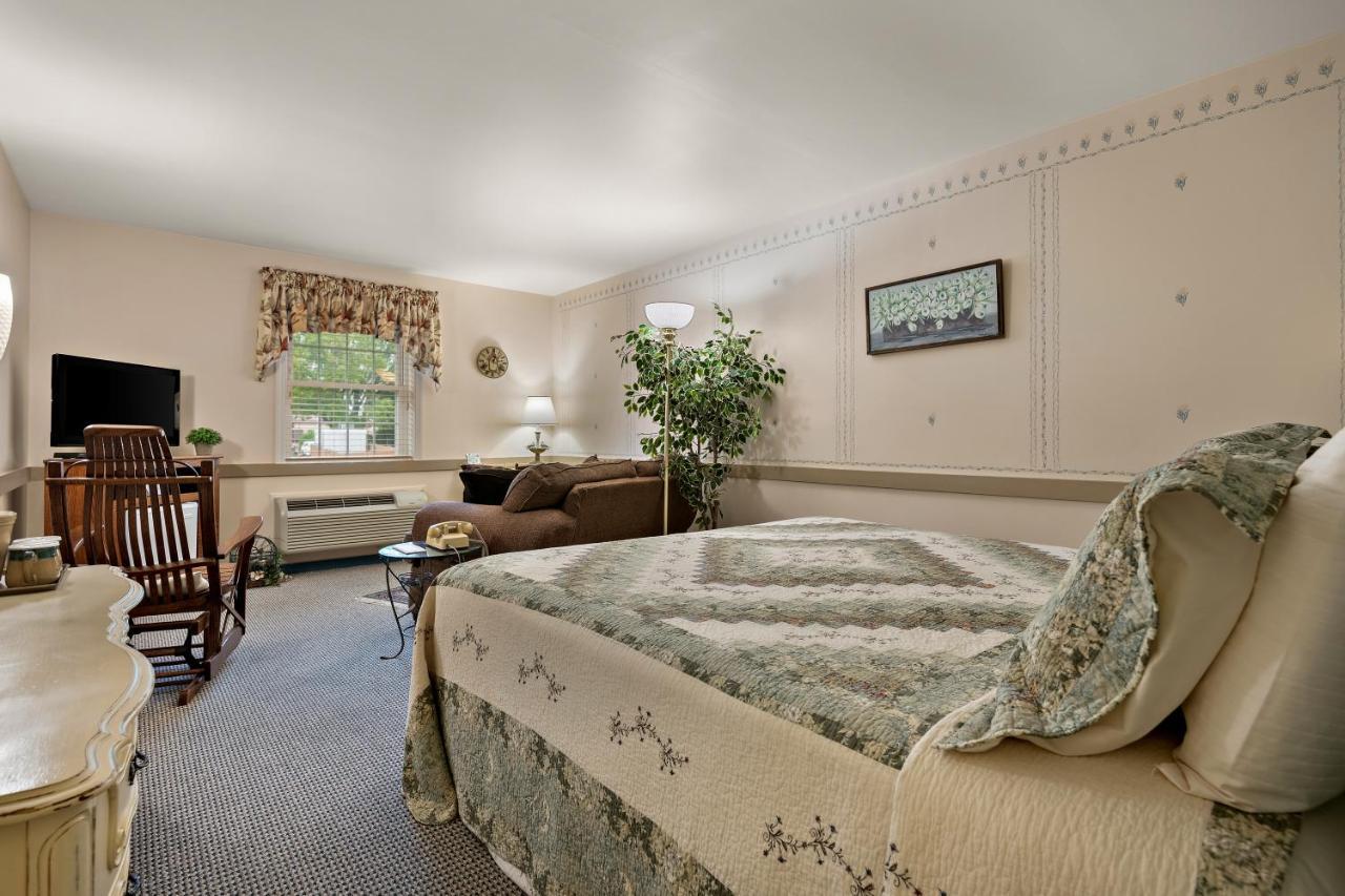Country Living Inn Smoketown  Екстер'єр фото