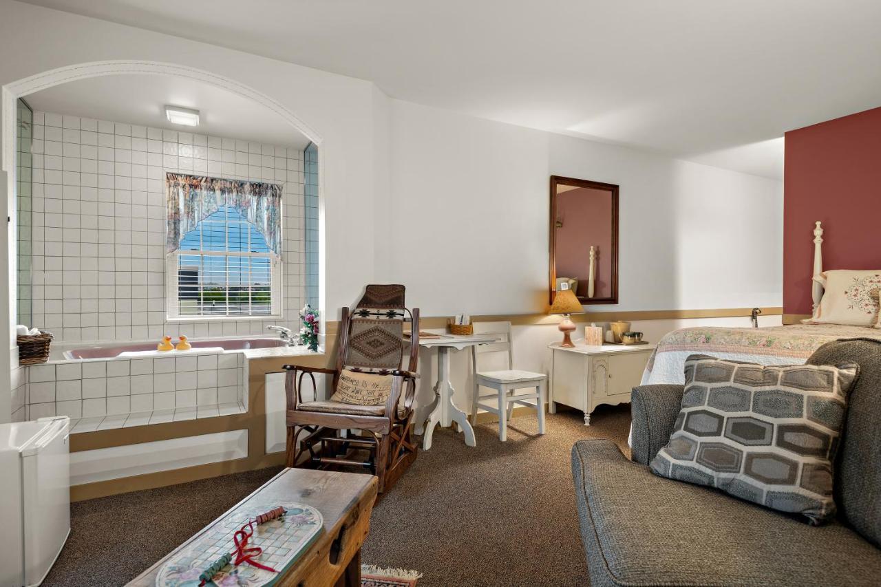 Country Living Inn Smoketown  Екстер'єр фото