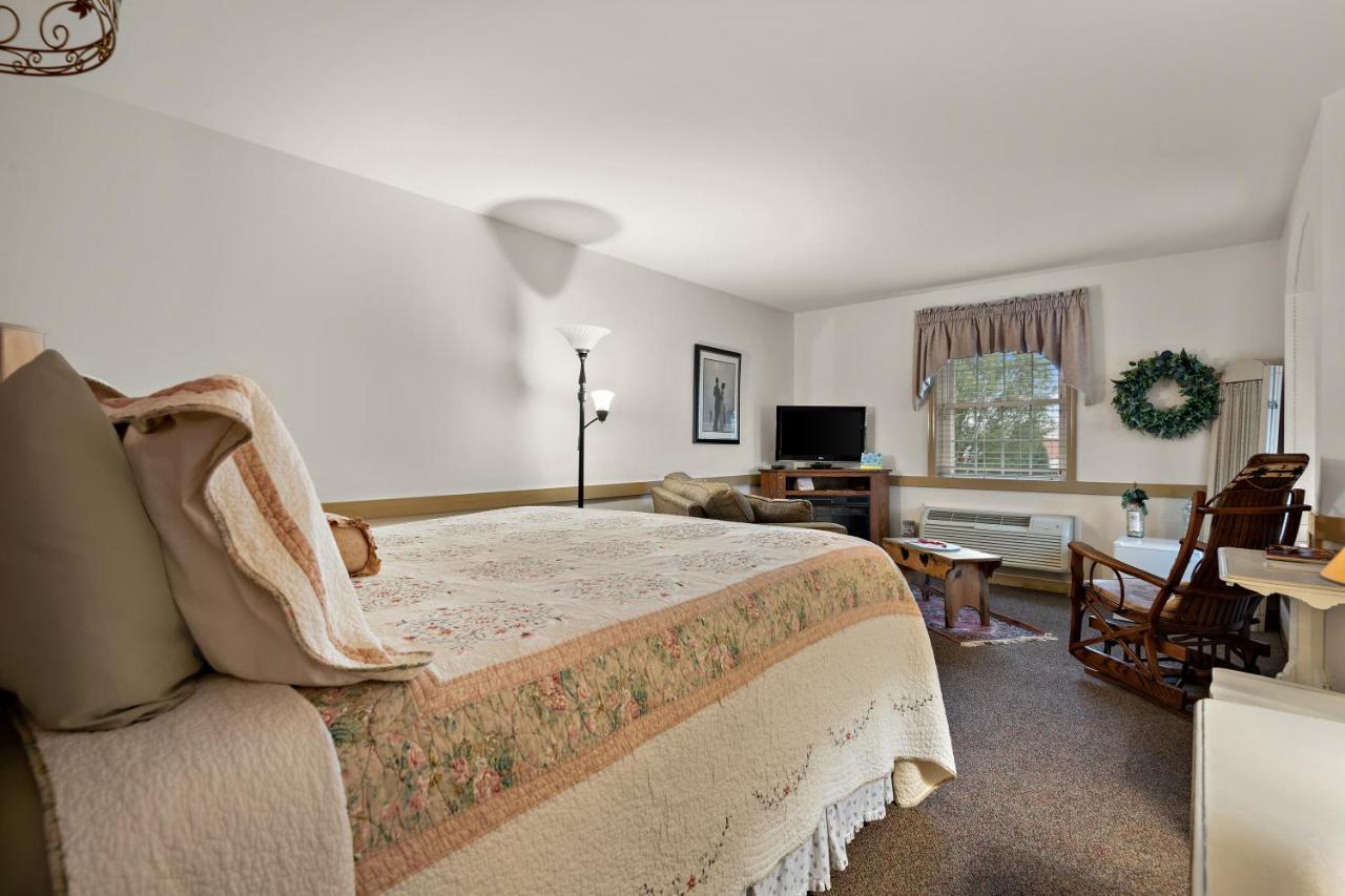 Country Living Inn Smoketown  Екстер'єр фото