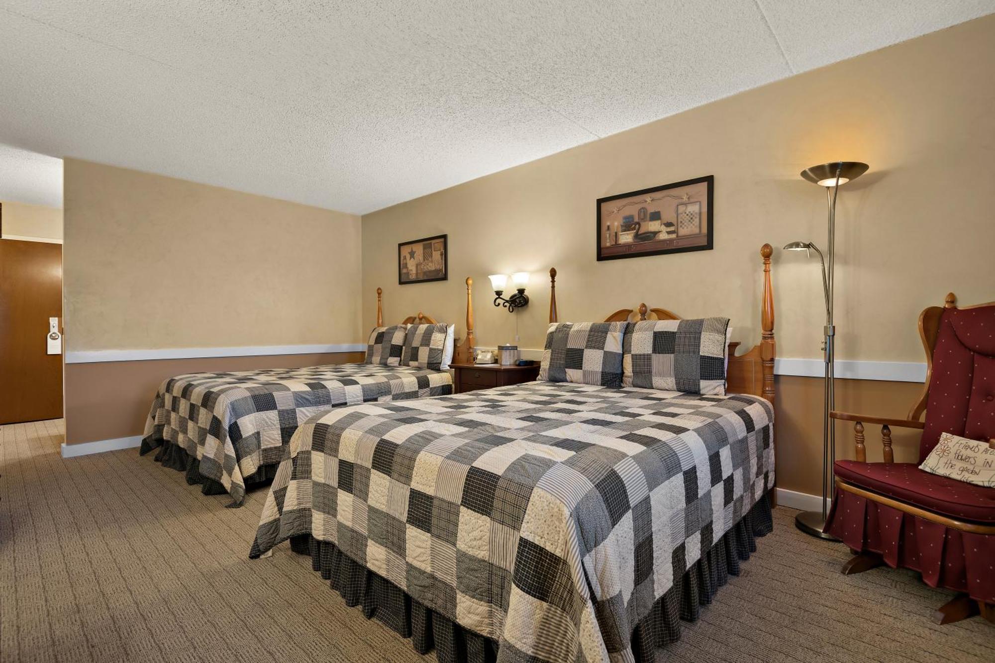Country Living Inn Smoketown  Екстер'єр фото