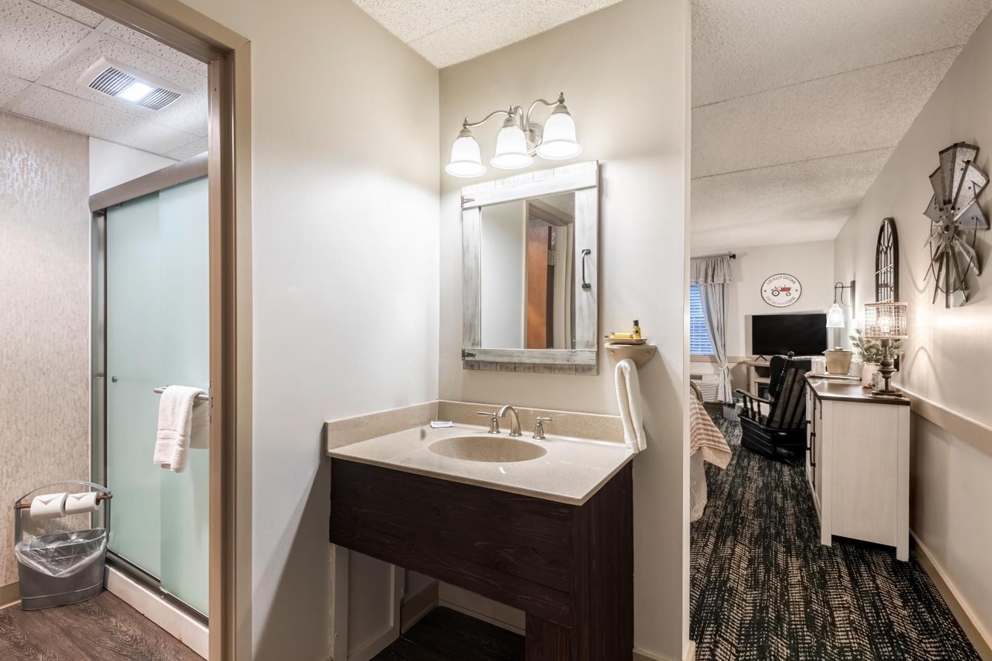 Country Living Inn Smoketown  Екстер'єр фото
